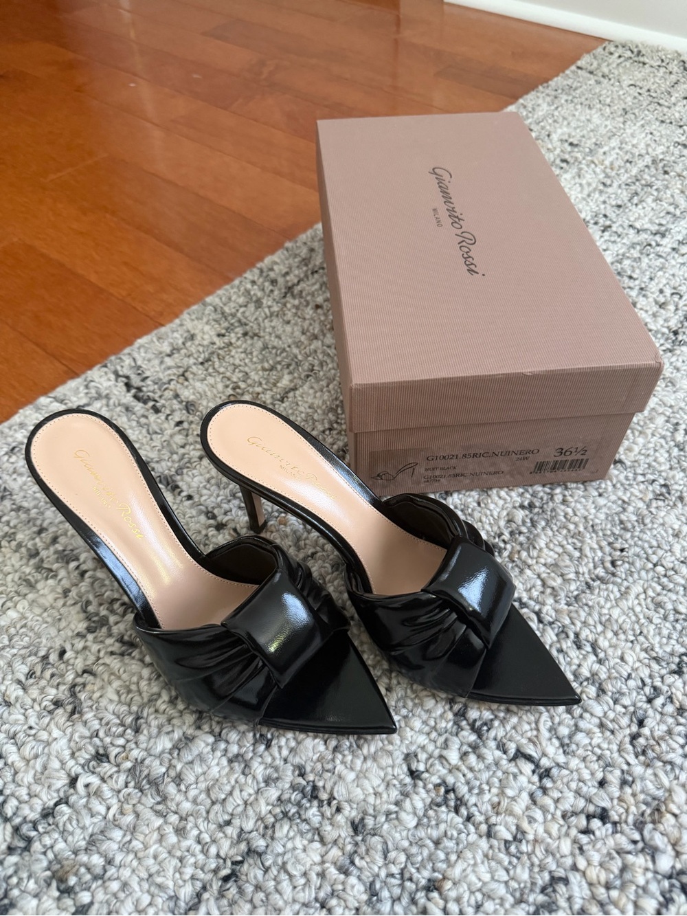 Gianvito Rossi NEW Black Patent Leather Pointed Ruched Mules